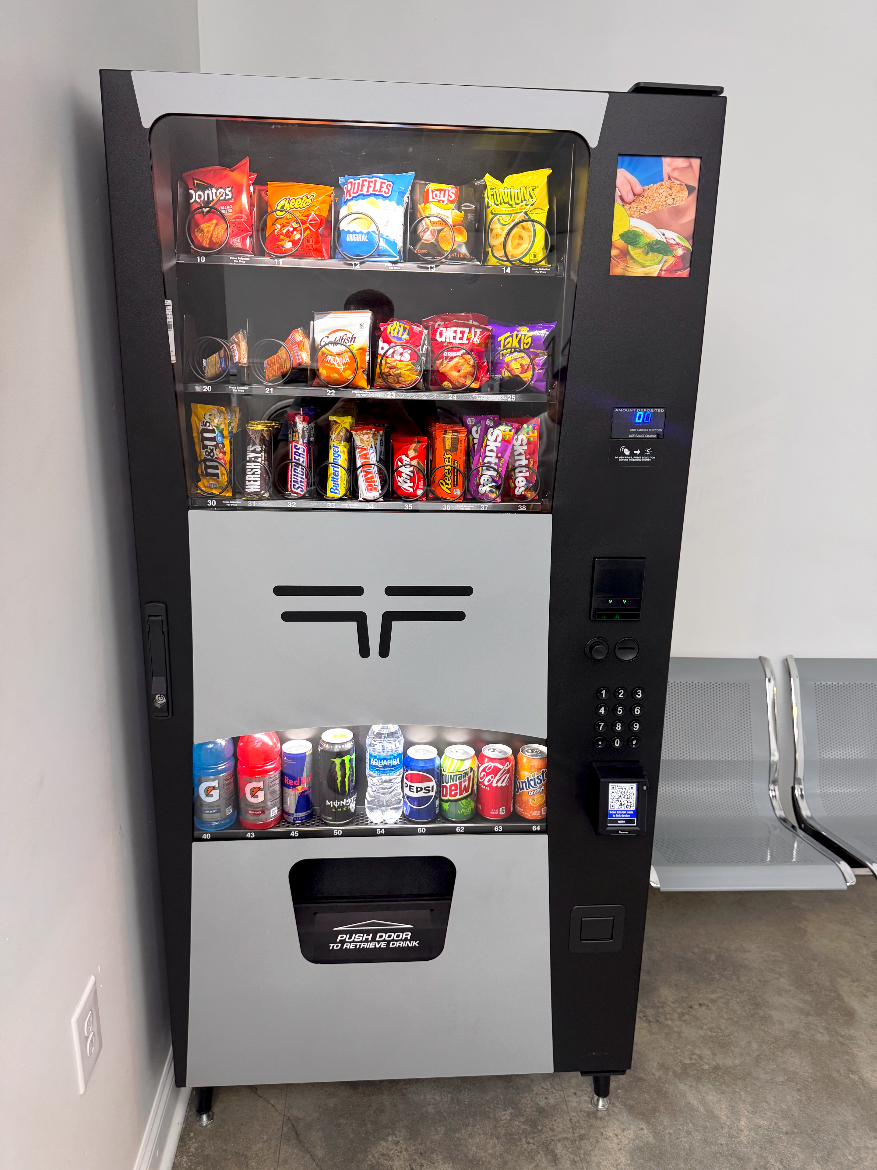 Laundry Room SC snack and drink vending machine